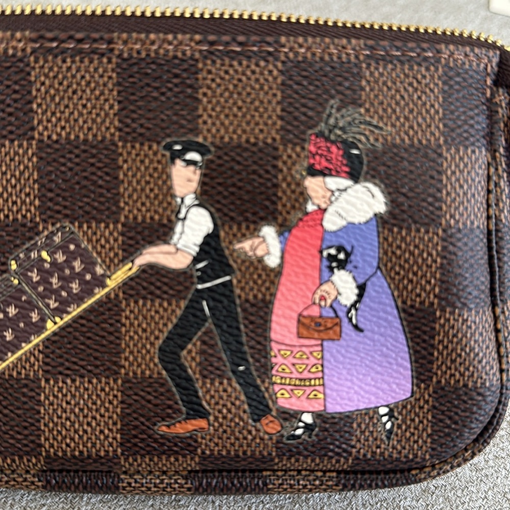 Louis Vuitton Damier Mini Pochette - Picture 16 of 17